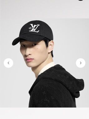 LV Smash Cap, black. Used great condition.